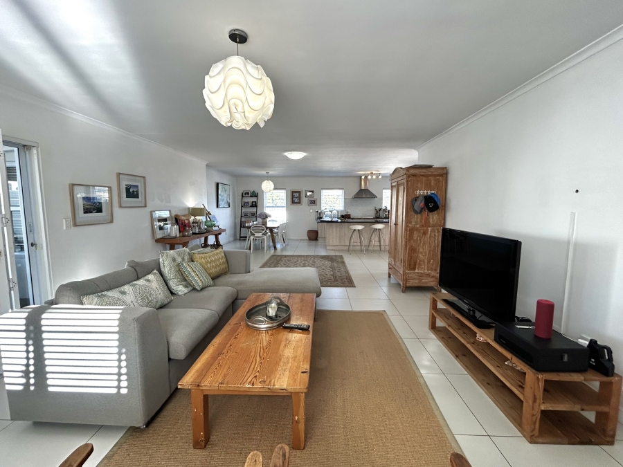 To Let 4 Bedroom Property for Rent in Sunningdale Western Cape